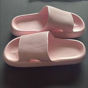 BNWT Cloudies Pink Slide Sandals